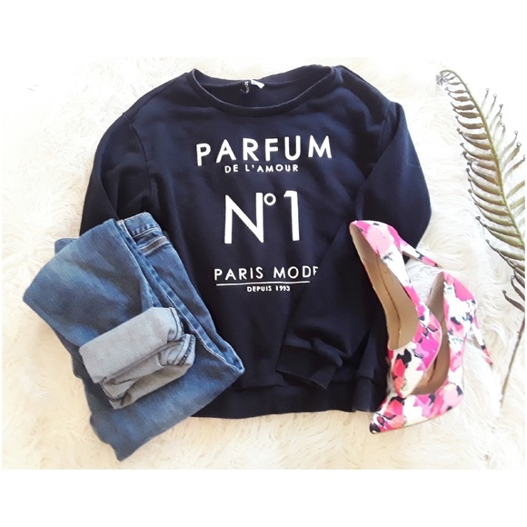 H&M Tops - H&M Divided Graphic sweater M